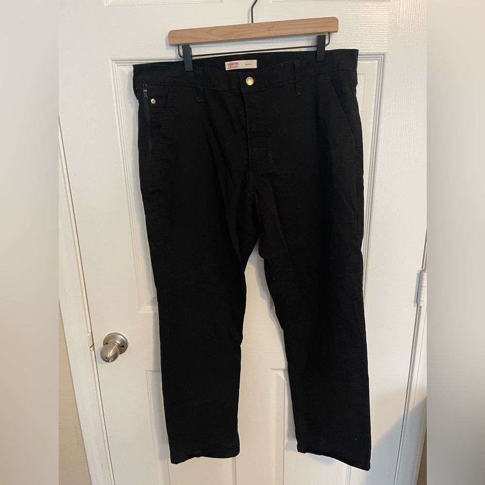 Levi’s signature black classic athletic jeans